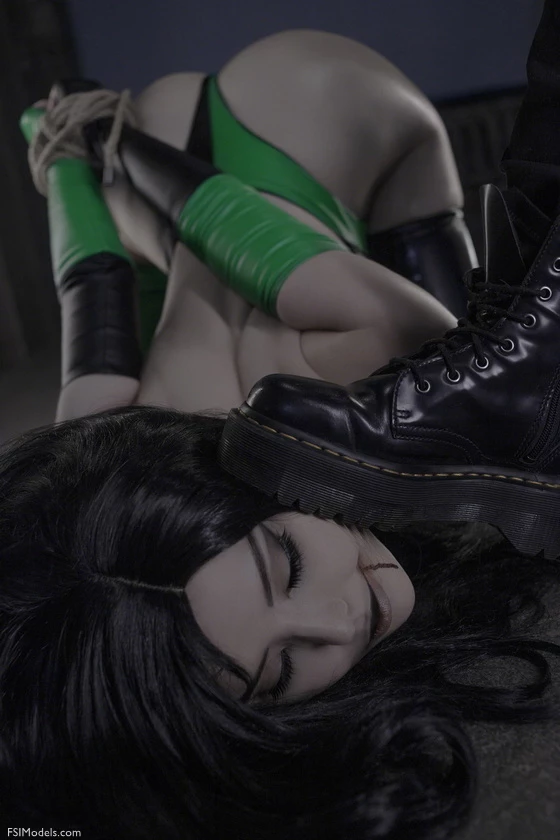 Vinnegal - shego big booty sexy cosplay photos vinnegal shego big booty sexy cosplay photos 012 - FSI Models