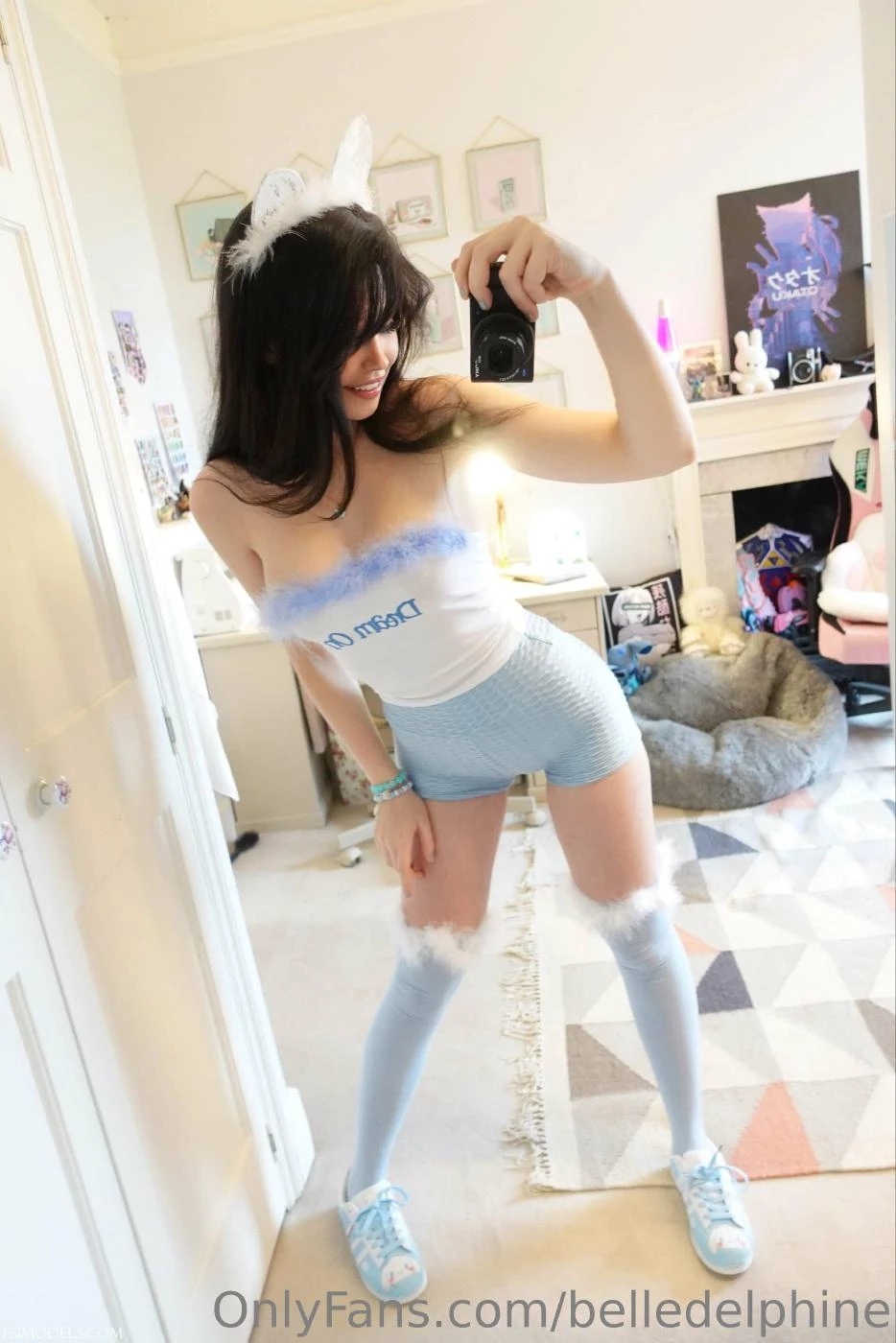 Belle delphine blue booty shorts leaked onlyfans photos belle delphine blue booty shorts leaked onlyfans photos 004 - FSI Models
