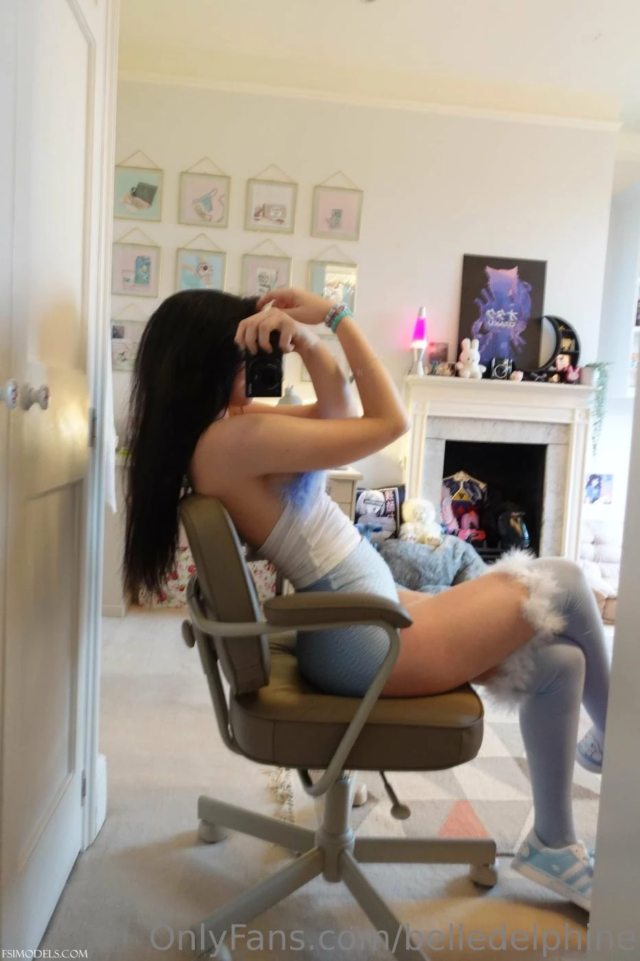 Belle delphine blue booty shorts leaked onlyfans photos belle delphine blue booty shorts leaked onlyfans photos 011 - FSI Models