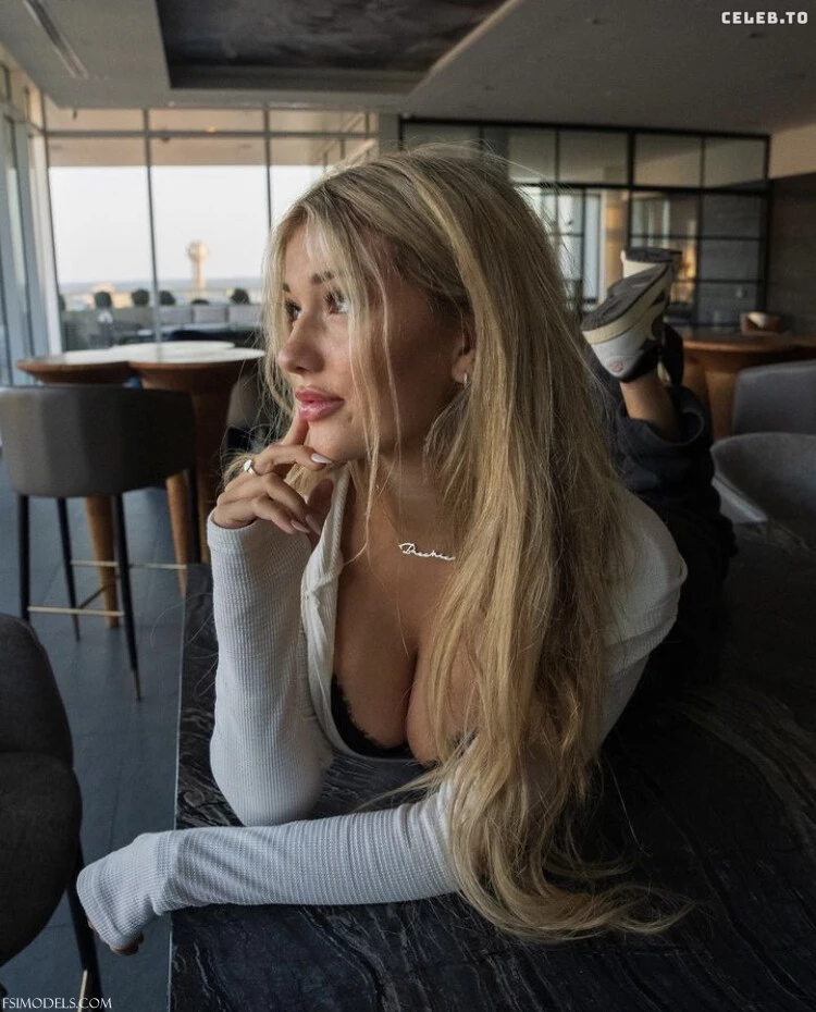 Breckie Hill Nude Cleavage OnlyFans Selfies breckie hill nude cleavage onlyfans selfies 011 - FSI Models