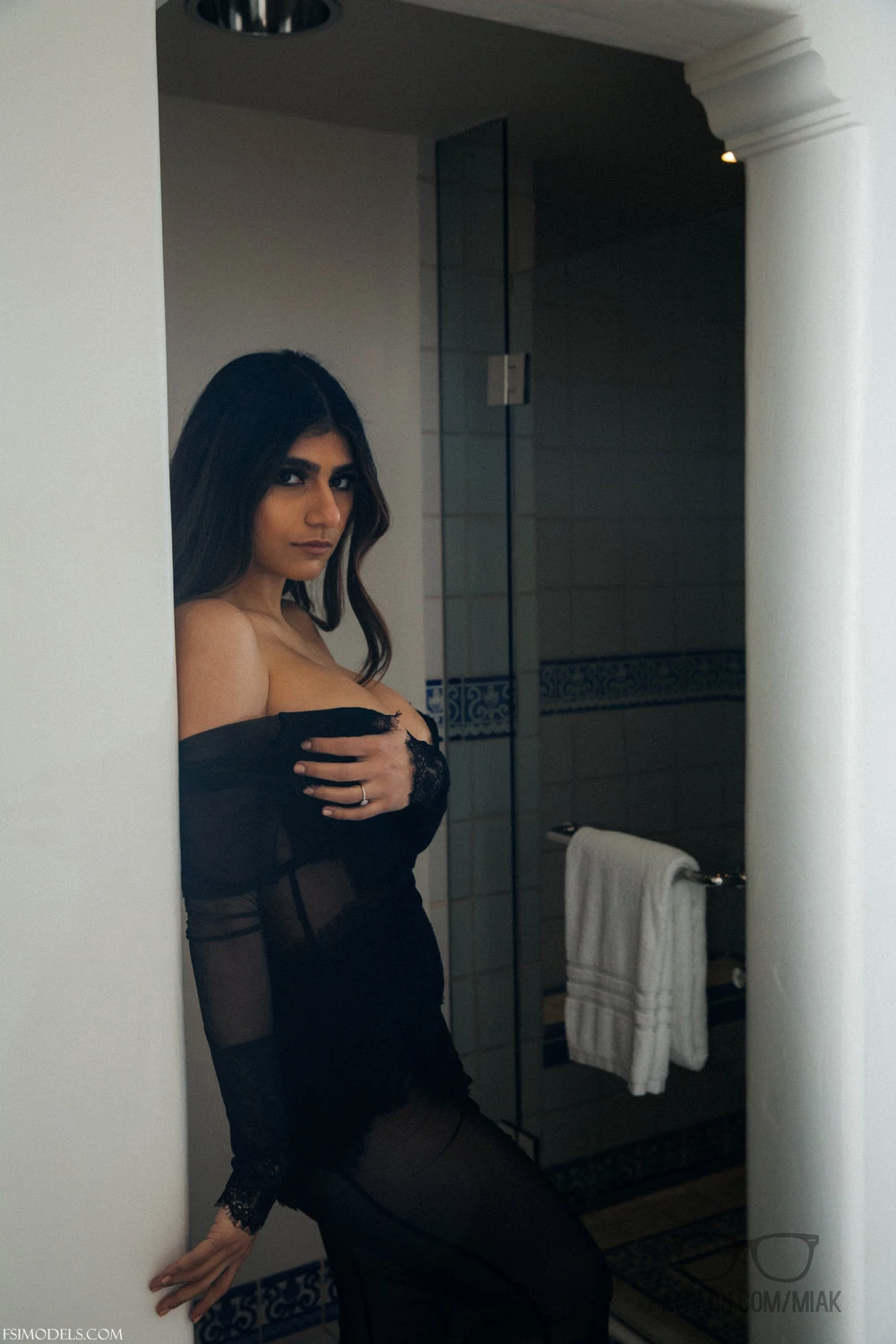 Mia khalifa sexy black lingerie bedroom leaked photoshoot mia khalifa sexy black lingerie bedroom leaked photoshoot 001 - FSI Models