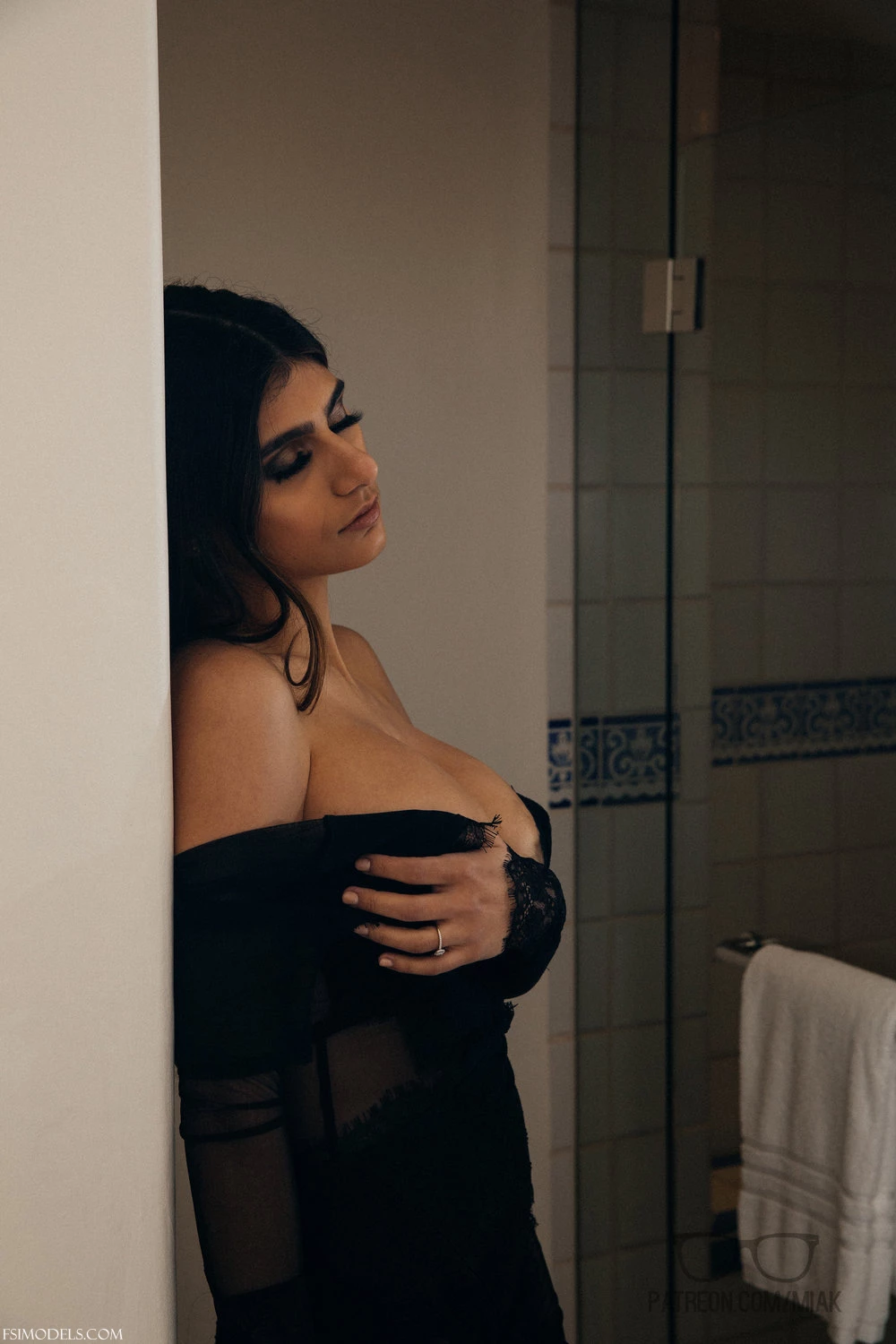 Mia khalifa sexy black lingerie bedroom leaked photoshoot mia khalifa sexy black lingerie bedroom leaked photoshoot 004 - FSI Models