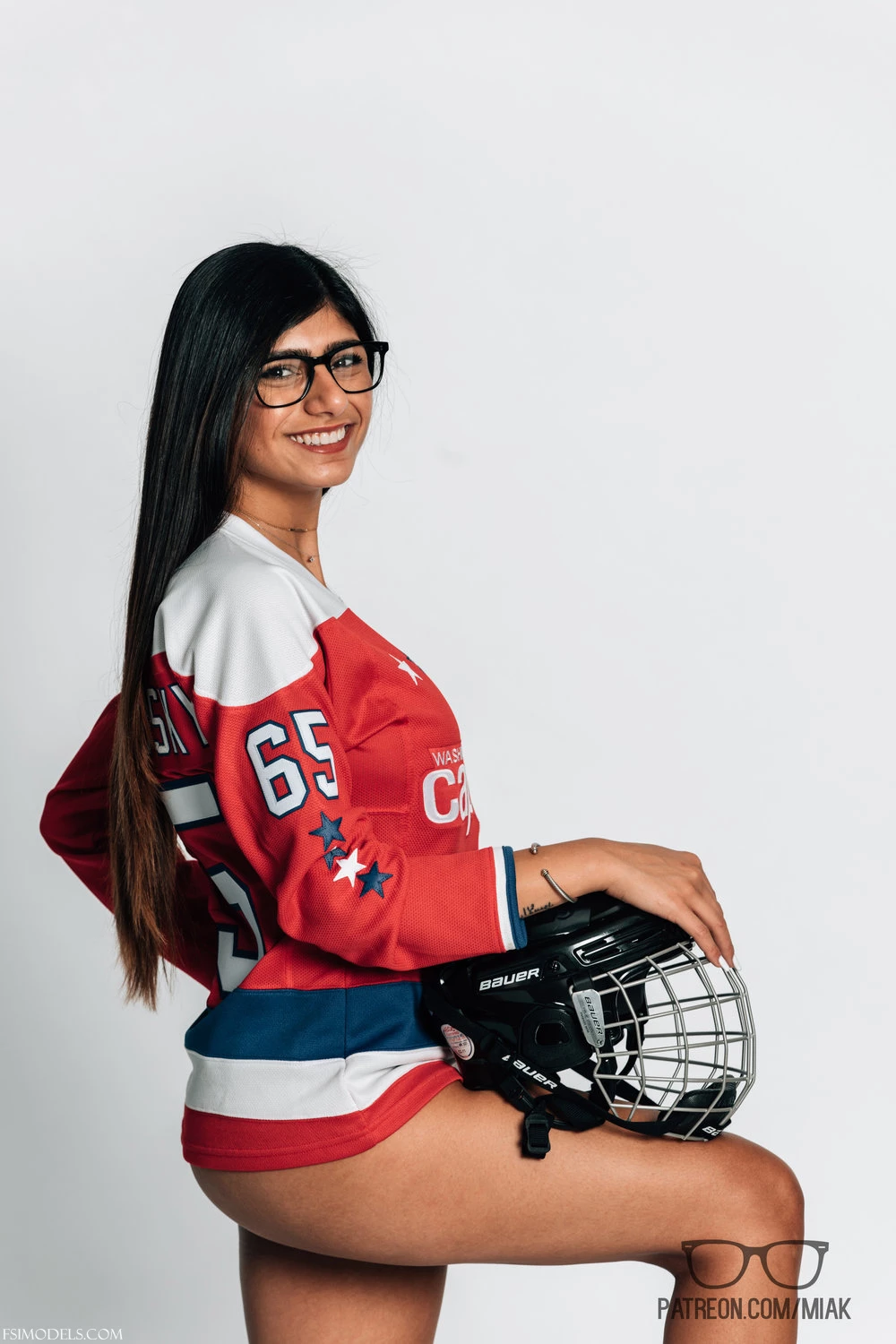 Mia khalifa sexy red jacket sports photoshoot photos mia khalifa sexy red jacket sports photoshoot photos 001 - FSI Models