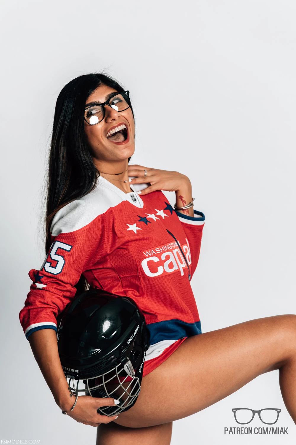 Mia khalifa sexy red jacket sports photoshoot photos mia khalifa sexy red jacket sports photoshoot photos 003 - FSI Models
