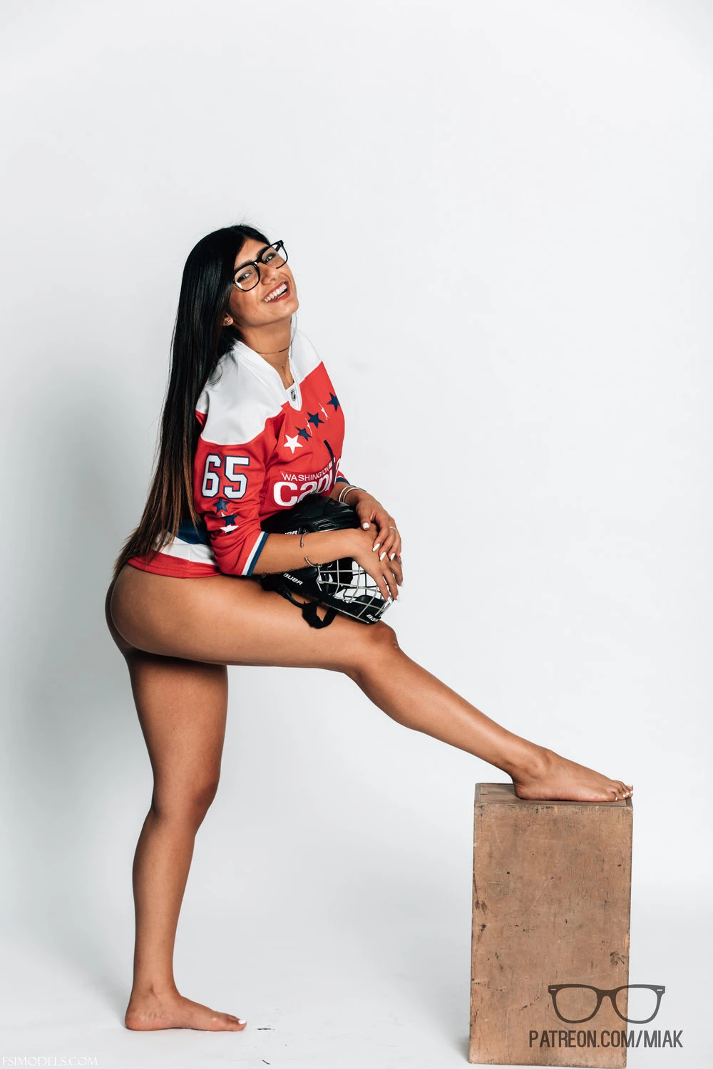 Mia khalifa sexy red jacket sports photoshoot photos mia khalifa sexy red jacket sports photoshoot photos 005 - FSI Models