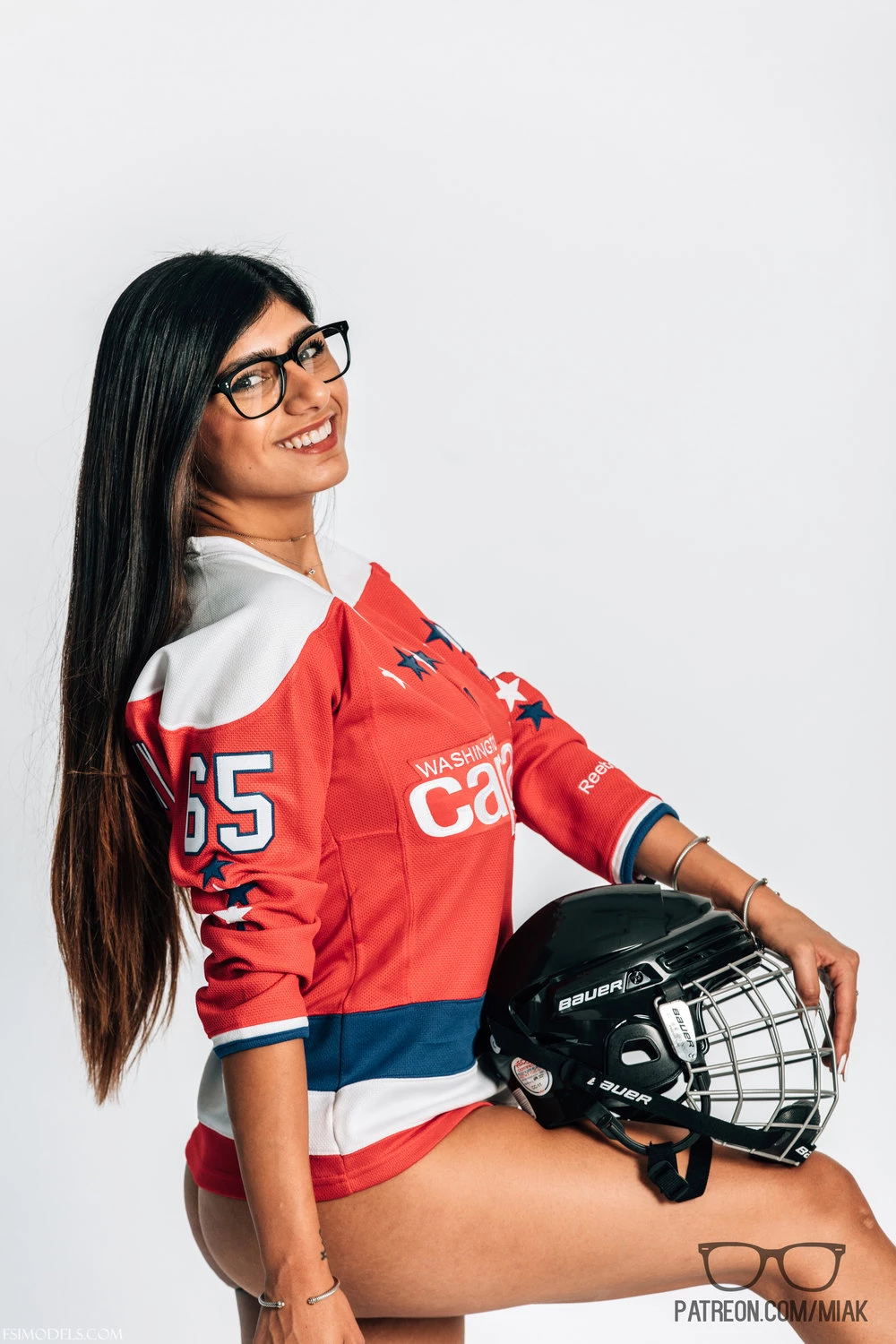 Mia khalifa sexy red jacket sports photoshoot photos mia khalifa sexy red jacket sports photoshoot photos 006 - FSI Models