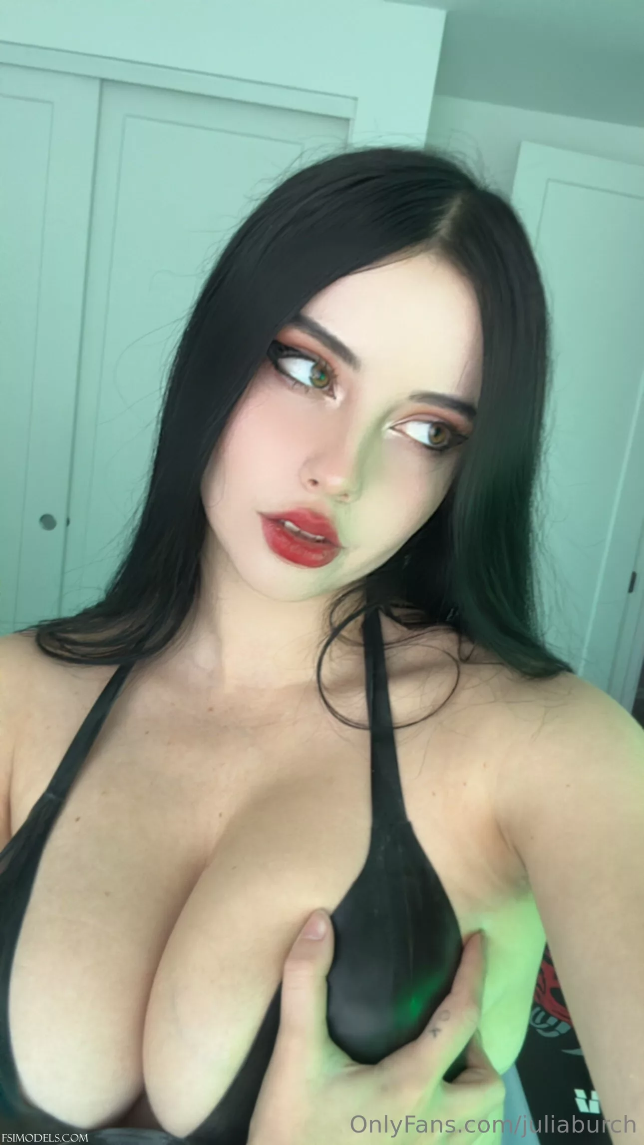 Julia burch nude cleavage tease photos julia burch nude cleavage tease photos 012 - FSI Models