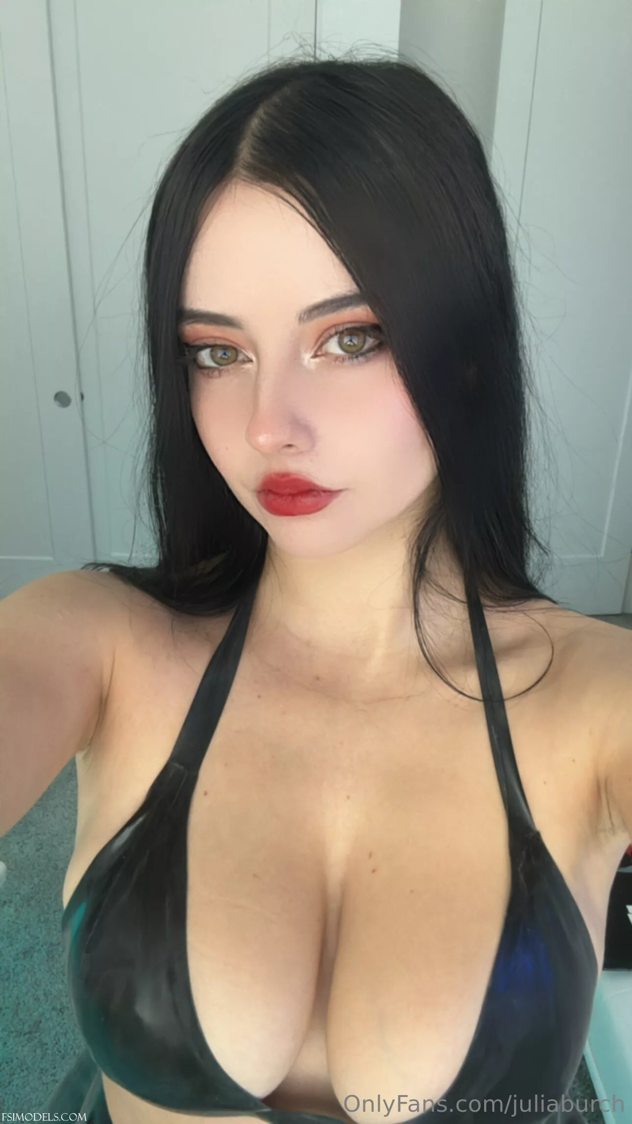 Julia burch nude cleavage tease photos julia burch nude cleavage tease photos 014 - FSI Models