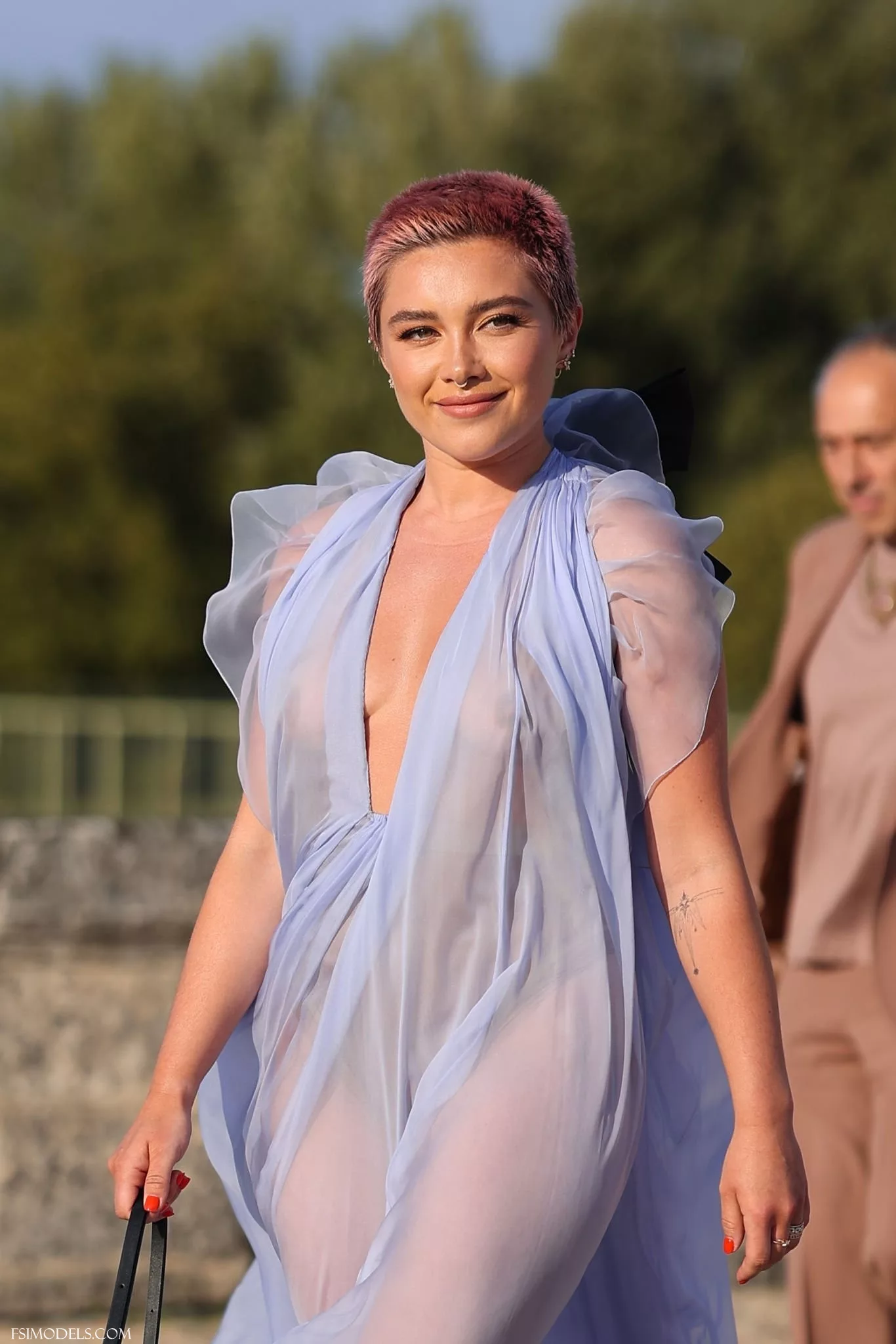 Florence pugh nude ethereal valentino see through gown photos florence pugh nude ethereal valentino see through gown photos 04 - FSI Models