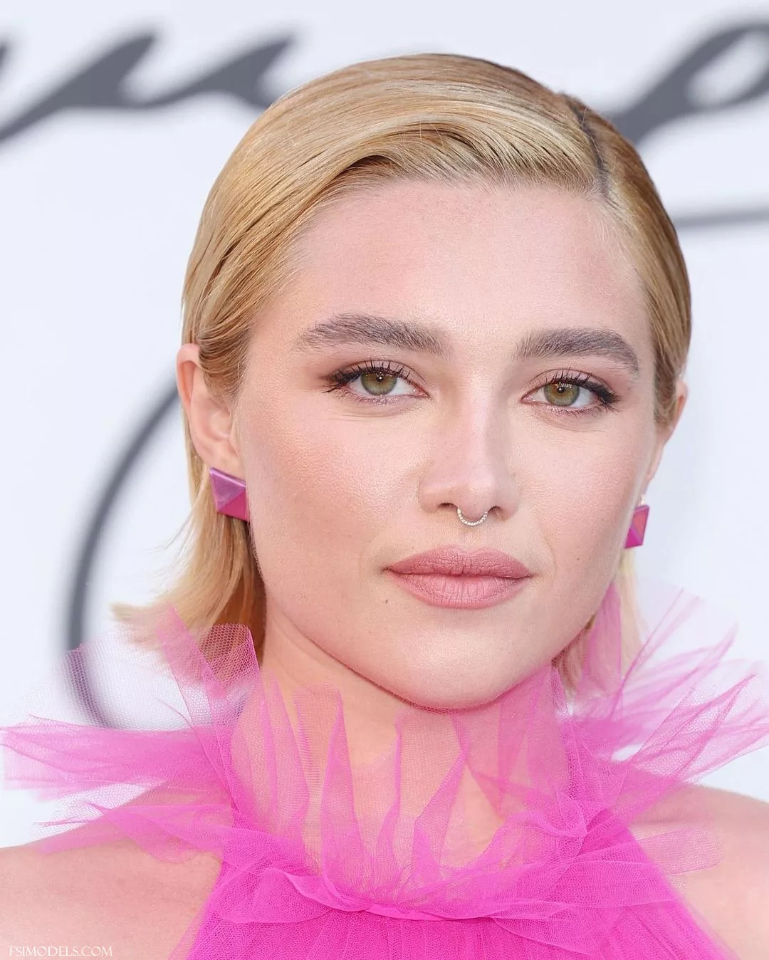 Florence pugh pink sheer tulle see through gown florence pugh pink sheer tulle see through gown 05 - FSI Models