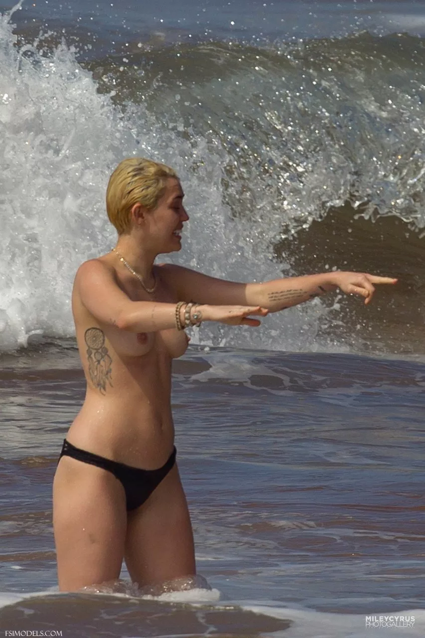 Miley cyrus nude beach leaked photos miley cyrus nude beach leaked photos 05 - FSI Models