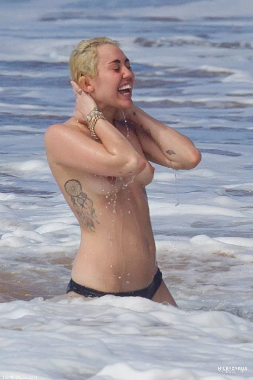 Miley cyrus nude beach leaked photos miley cyrus nude beach leaked photos 11 - FSI Models